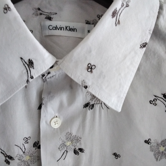 Calvin Klein linen floral pattern button down - Picture 2 of 4